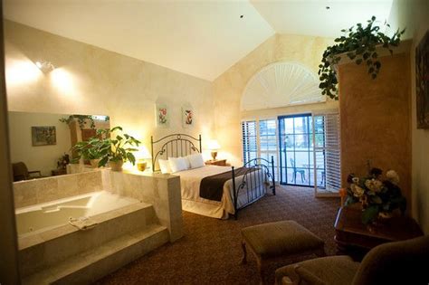 Cheap Hotels in Simi Valley, CA from $94 .
